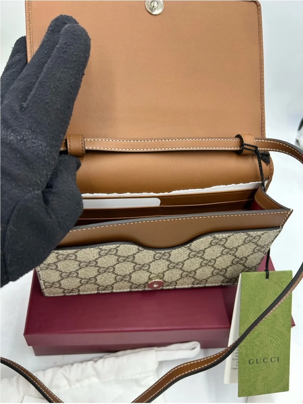 Women's Gucci Beige  GG Supreme Crossbody wallet in a strap . NWT
